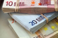 Rendk�v�l megb�zhat� peer-to-peer k�lcs�naj�nlat