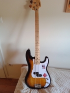 Squier Precision bass elad� basszusgit�r 